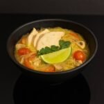 Tom Kha Ramen mit Hähnchen